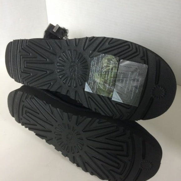 FINAL MARKDOWN! NIB ! UGG Star Charm Boots - Picture 9 of 9